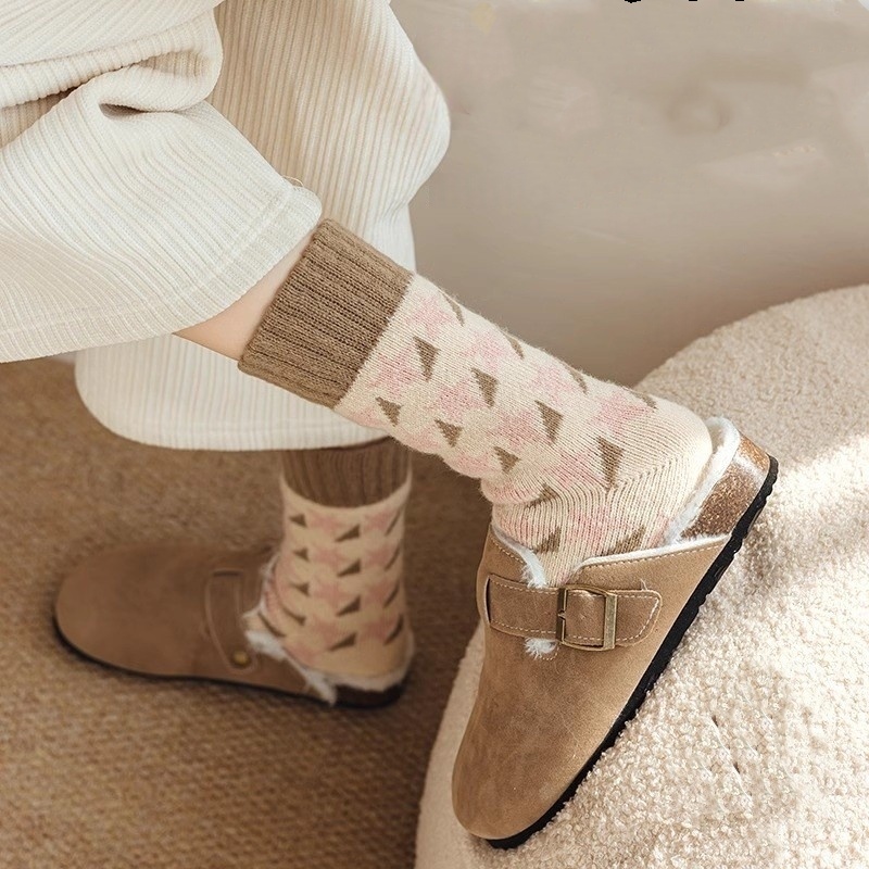 Womens Pink Minimalist Fashion Fleece Socks